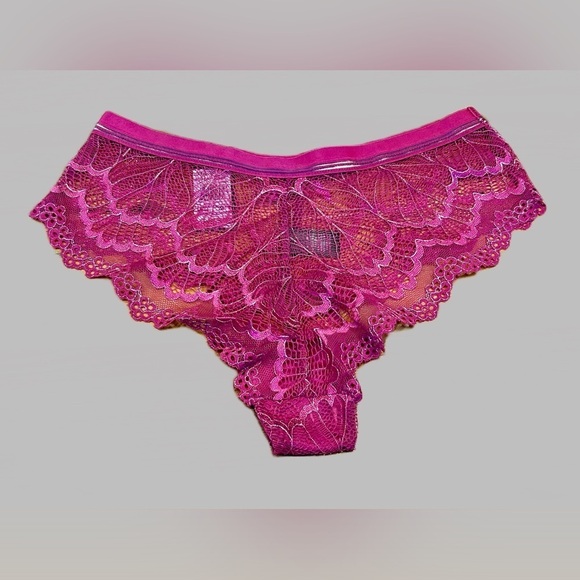 NWT Frederick’s of Hollywood Caroline Hot Pink Magenta Lace Thong Panties Size M - Picture 2 of 10